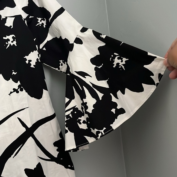 White House Black Market | Off the Shoulder Blouse - Picture 6 of 7